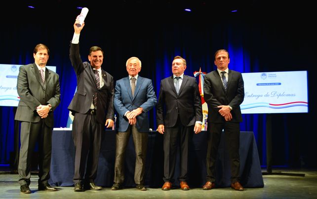 Santa Fe entregó sus últimos diplomas antes del nuevo mapa político provincial