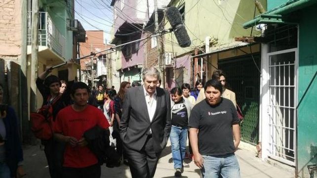 Víctor Hugo Morales y su irónica foto en Twitter: caminó por la Villa 31