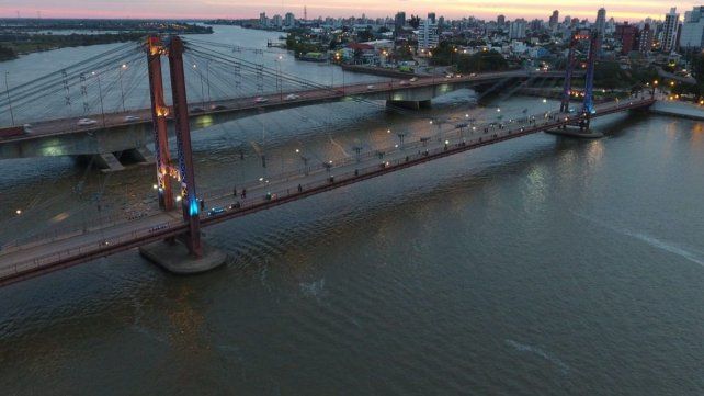 Recambio de luminarias: Se inició el reemplazo de las 433 luminarias LED ornamentales del Puente Colgante