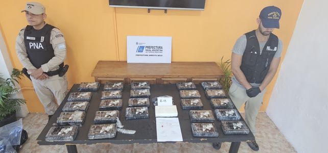 Cerca de 100 paquetes con cocaína aparecieron flotando en el Paraná