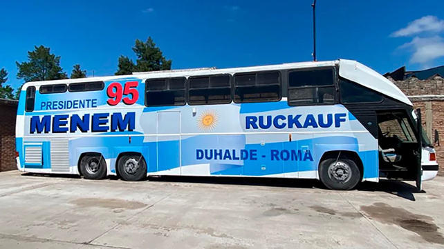 Se vendió el Menemóvil, el emblemático vehículo de campaña del ex presidente