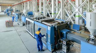 Suben los insumos plásticos que integran la cadena de producción de envases, el aluminio, el gas que se usa para fertilizantes nitrogenados y la petroquímica