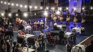 Como en la época de los abuelos. Central Córdoba ofreció espectáculos y música.