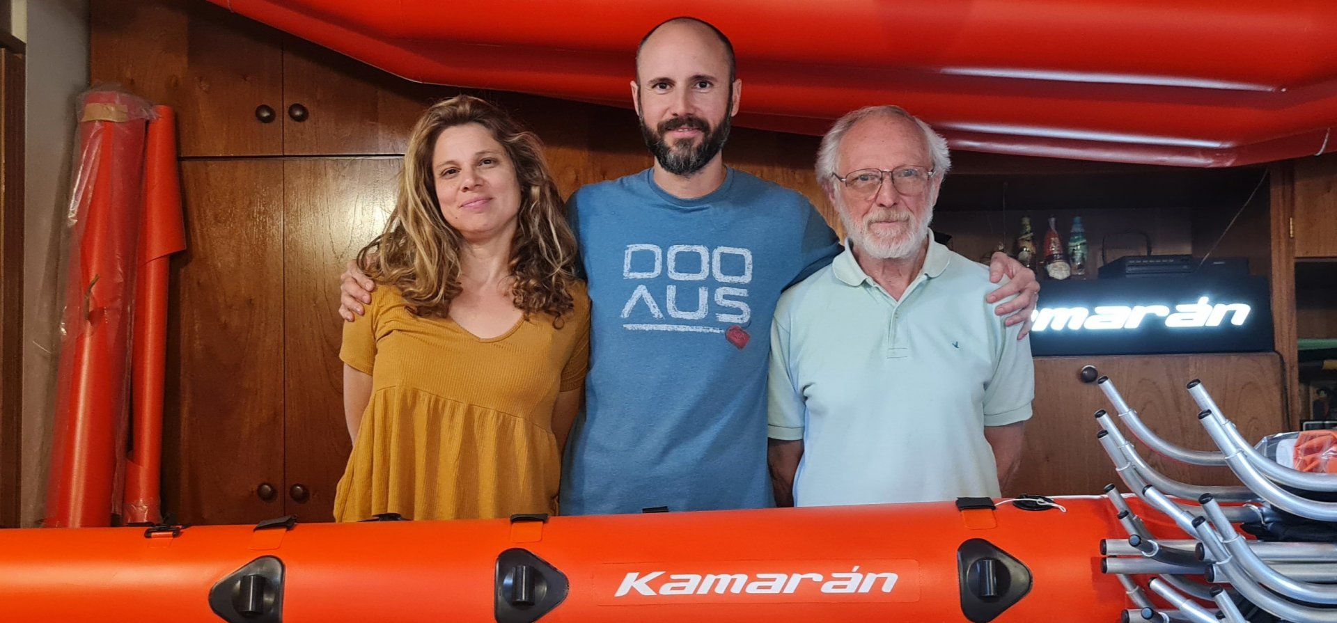 Un rosarino ideó un kayak inflable que se transporta como una mochila 