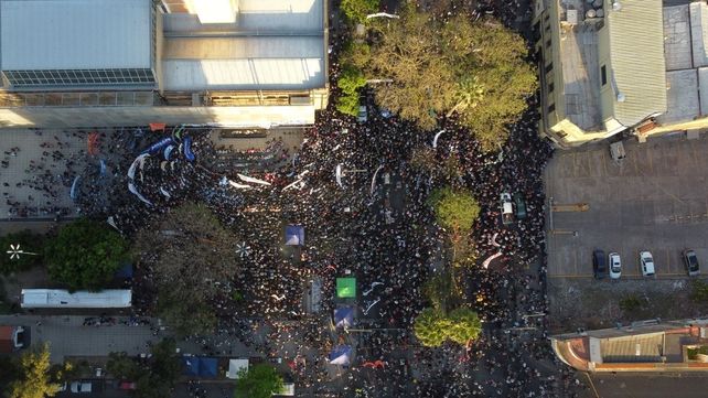 Una multitud de santafesinos se movilizó en defensa de la educación pública: las imágenes