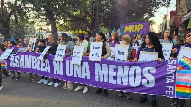 Santa Fe marchó a 10 años del primer Ni Una Menos bajo la consigna Ni un derecho menos
