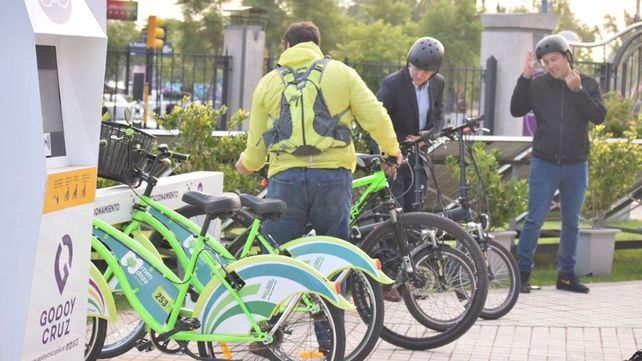 Un municipio pagará $800 al empleado que vaya a trabajar en bici