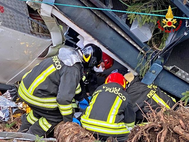 Trece muertos y dos niños graves al caer un teleférico en Italia