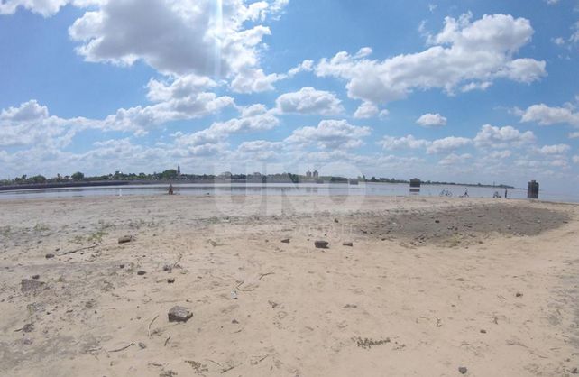 El río sigue bajando y hay mucha playa en Santa Fe