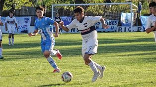 LPF: Universitario goleó y es único líder