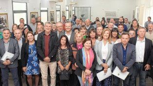 La Provincia entregó aportes económicos a Juntas y Comunas