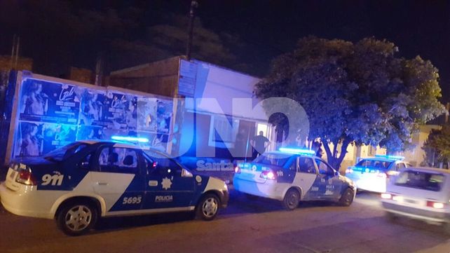 Tensión en barrio Los Hornos por un enfrentamiento a balazos y puñaladas que dejó tres heridos