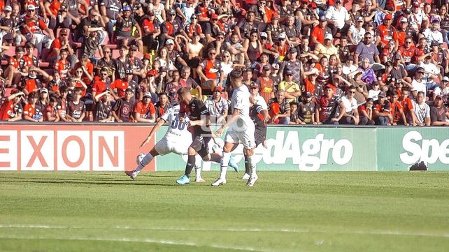 Lucas Beltrán volvió a anotar en Colón pero el equipo hace seis fechas que no gana.