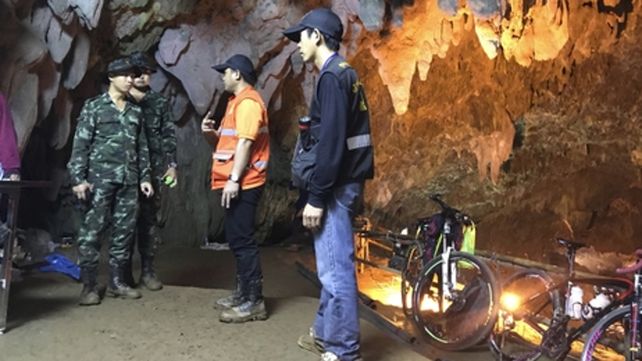 Militares extranjeros se suman al rescate de doce niños en una cueva