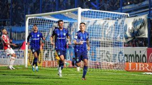 Unión bajó su nivel, perdió un duelo crucial por la permanencia ante un pobre Atlético Tucumán y dejó su invicto de seis fechas