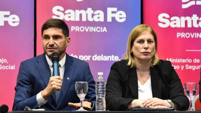 El gobernador Pullaro y la vice Scaglia durante la jornada de apertura de la IV Semana de la Seguridad Social en Rosario