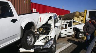 Cinco muertos y 40 heridos tras espectacular choque en cadena de 51 autos en Chile