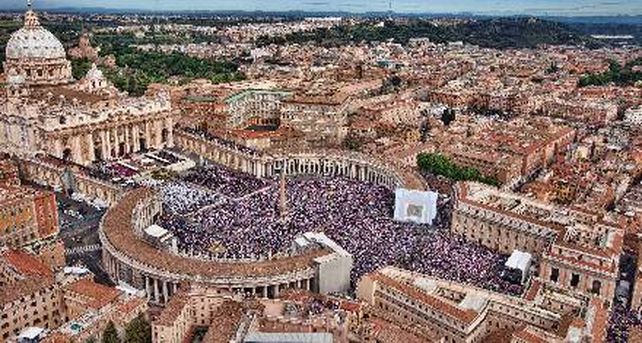 Un mill&oacute;n de peregrinos celebr&oacute; la beatificaci&oacute;n de Juan Pablo II en Roma