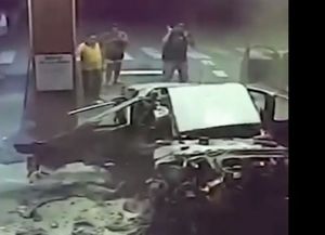Explotó un auto en una estación de servicios: llevaba cocaína en el tubo de gas
