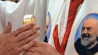 El párroco de Santo Domingo Savio, padre Walter Minigutti, explicó a UNO el significado de la profanación. Se trata de una sacrilegio, señaló