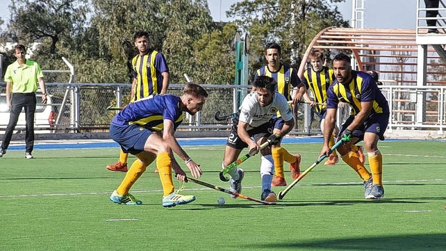 El múltiple campeón santafesino no pudo con Alemán de Mendoza y perdió por 3 a 0.