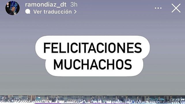 Ramón Díaz felicitó a los jugadores de Arabia Saudita.