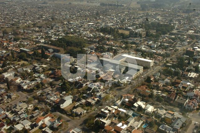 Por ordenanza. Conjuntamente con la constancia de libre deuda