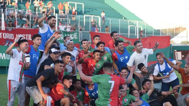 Todo Coronel Aguirre festeja la clasificación a la siguiente fase del Regional Amateur.
