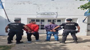 Apresaron a dos hermanos que intentaron asesinar a un hombre a balazos en B° Santa Rosa de Lima