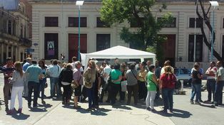 En la calle. La oposición realizó una jornada informativa.