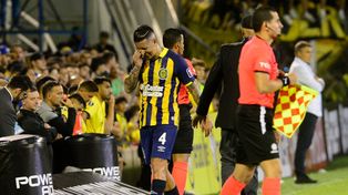 Damián Martínez se toma el ojo derecho al salir al final del partido con Peñarol. No viajó y no lo haría a Belo Horizonte.
