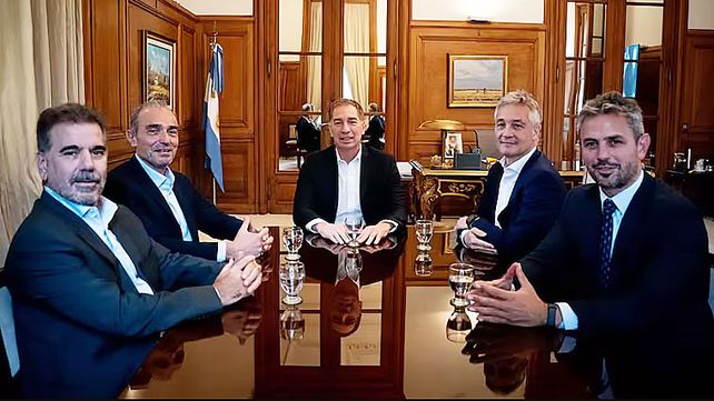 La primera reunión de PRO y LLA de cara al 2027