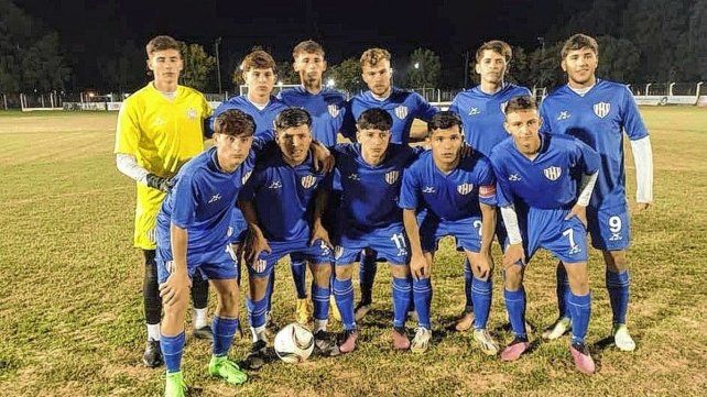 Unión festejó ante Cosmos en el adelanto de la fecha 19 del Lito Brignone. Unión festejó ante Cosmos en el adelanto de la fecha 19 del Lito Brignone.