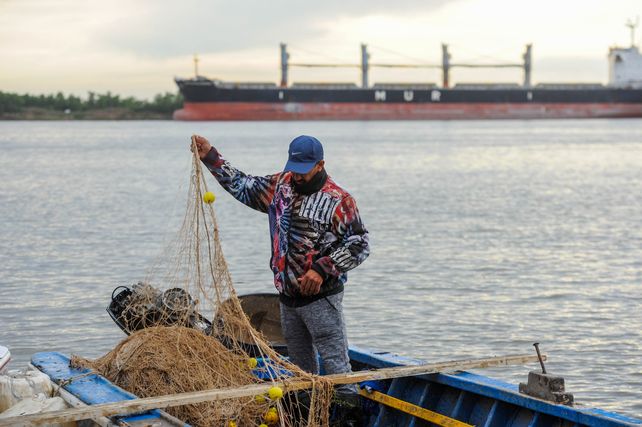 La bajante del río puso de manifiesta la vulnerabilidad de la actividad pesquera.