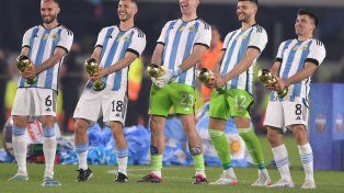 Dibu Martínez junto a sus compañeros y un festejo que se habló mucho.
