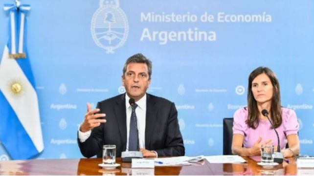 Massa y Raverta anunciaron un bono de $90.000 en dos cuotas de $47.500 para los trabajadores informales.