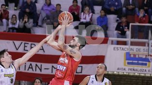 Unión superó a Comunicaciones y estiró la serie a un cuarto partido en el TNA