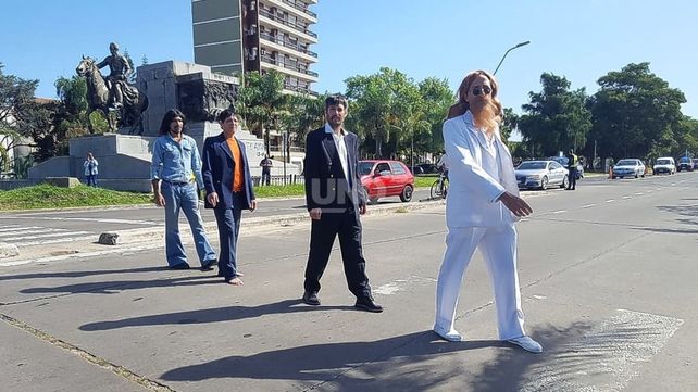 Los Beatles santafesinos concientizan sobre las normas de los peatones.&nbsp;