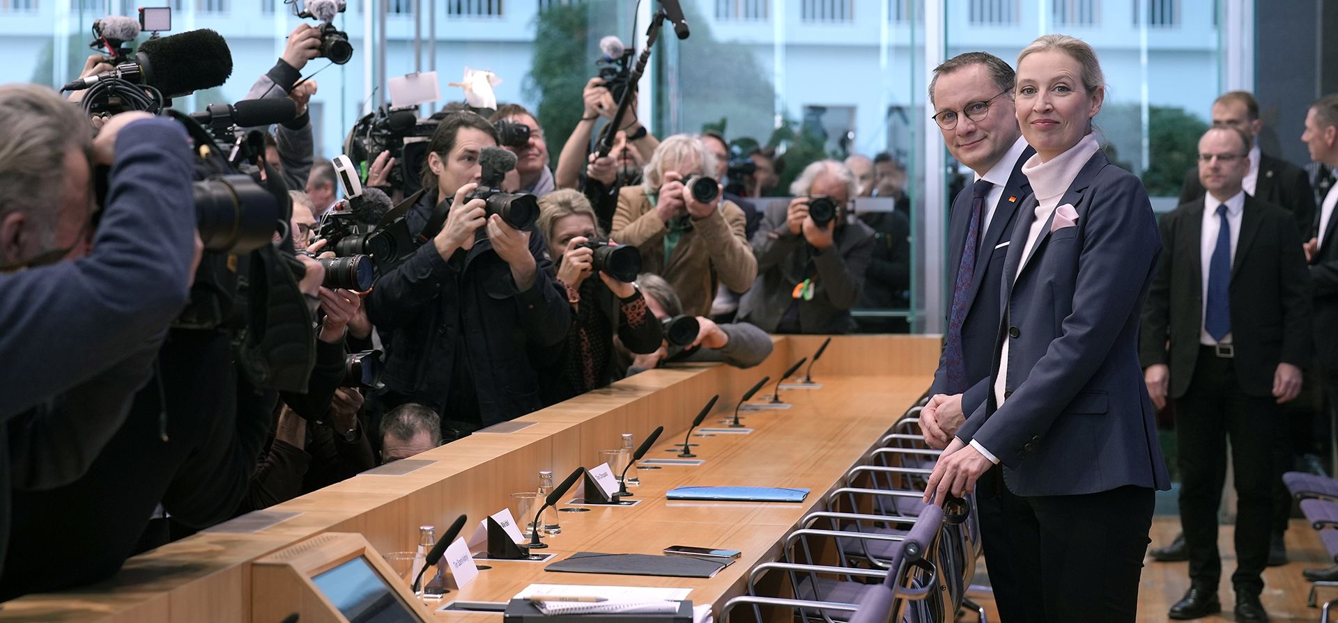 Alice Weidel, colíder del partido Alternativa para Alemania (AfD), y Tino Chrupalla, colíder del partido Alternativa para Alemania (AfD), llegan a una conferencia de prensa en Berlín, Alemania, el lunes 24 de febrero de 2025, el día después de las elecciones nacionales. (Foto AP/Markus Schreiber) Alice Weidel, colíder del partido Alternativa para Alemania (AfD), y Tino Chrupalla, colíder del partido Alternativa para Alemania (AfD), llegan a una conferencia de prensa en Berlín, Alemania, el lunes 24 de febrero de 2025, el día después de las elecciones nacionales. (Foto AP/Markus Schreiber)