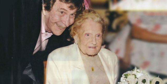 La madre de Soldán cumplió 102 años y te mostramos uno de los regalos que recibió