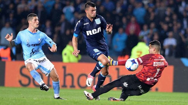 Delanteros que no se van y tampoco llegan