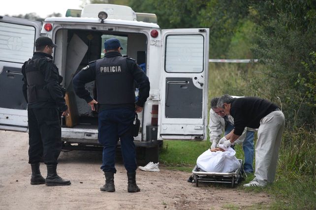 Hallan a un joven muerto a balazos en un terreno lindero al cementerio de Ibarlucea
