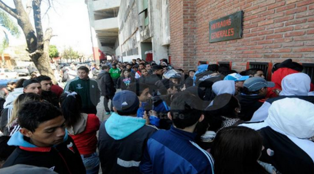 Colón puso a la venta las entradas para la revancha contra Municipal