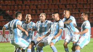 Juan Elordi festeja la eliminación de Central en la Copa Argentina 2019.