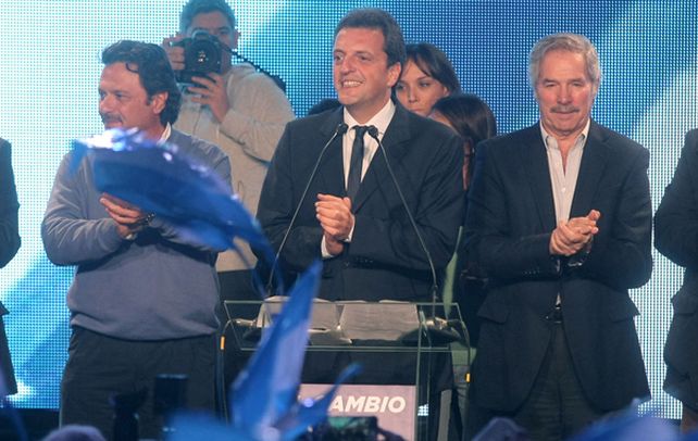 Tercera fuerza. Massa se refirió a los “millones de argentinos que no se cerraron en la idea de que el país tenía un solo camino de división de veredas”.