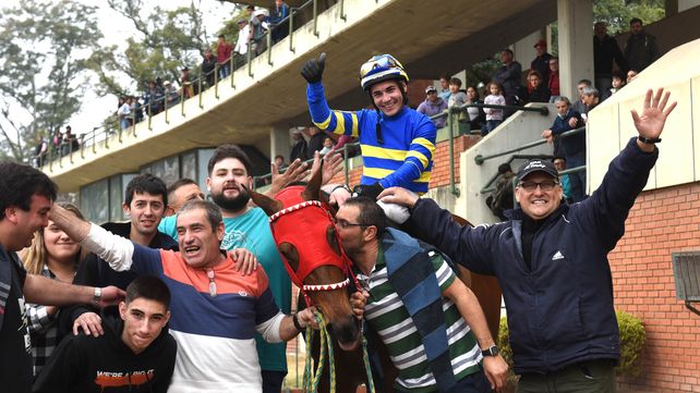 Rey Attak llevó algarabía al stud Los Quebrados.
