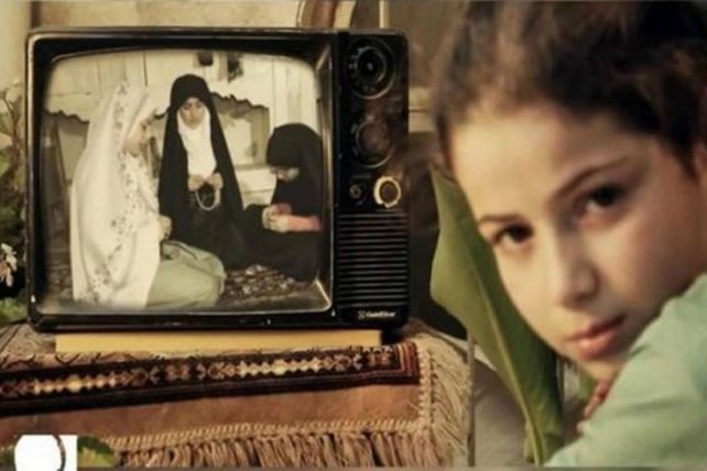 Una niña es furor en la web por contar con humor la guerra en Siria