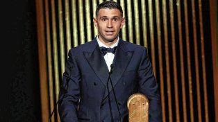Dibu Martínez por segundo año consecutivo se quedó con el premio al mejor arquero del mundo.