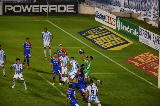 La racha negativa de Unión cuando le convierten de entrada se extendió en Tucumán.&nbsp;