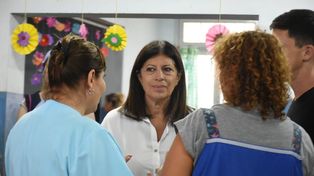 La diputada provincial Clara García cuestionó a la provincia por el no inicio de clases.